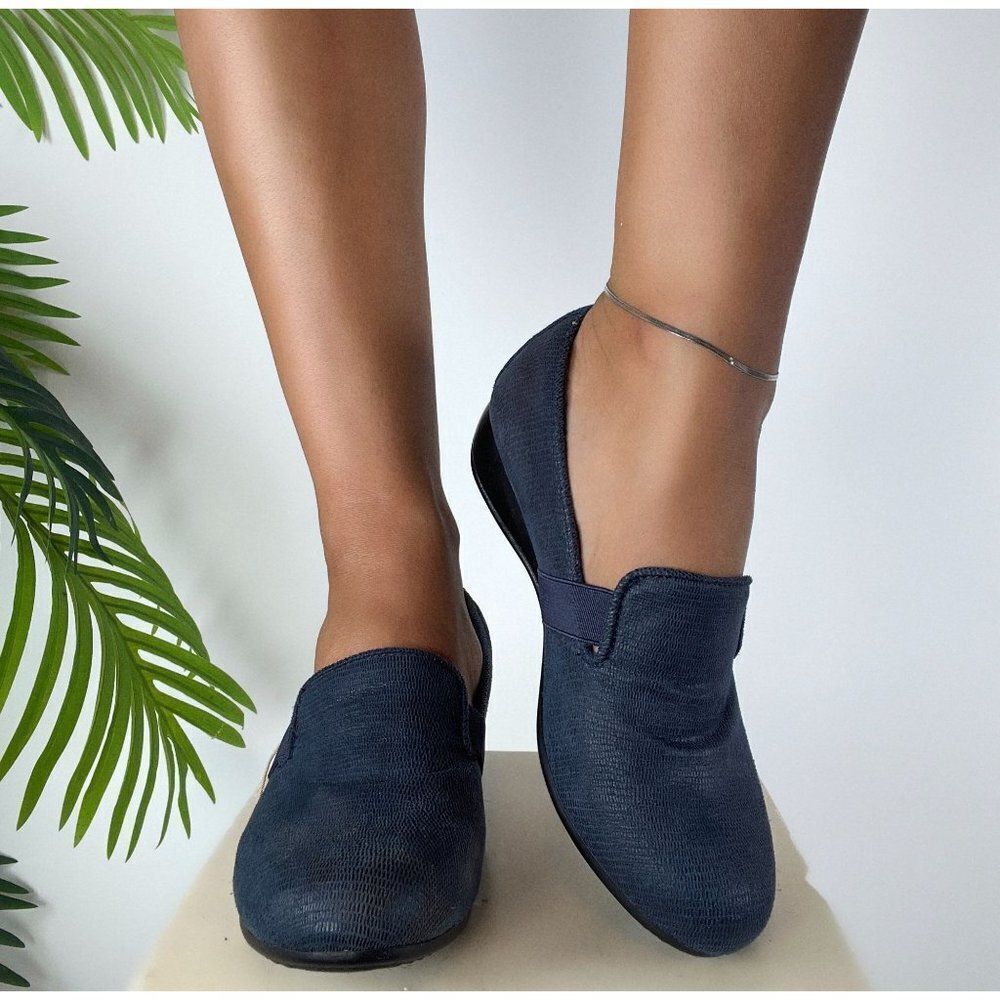 Vintage Y2K Blue Cottagecore Slip On Cozy Coastal Grandma Loafers / Size: 7M